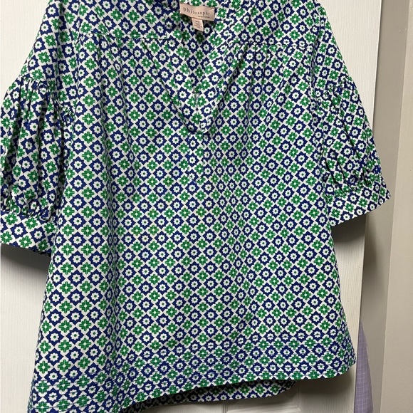 Philosophy Tops - Philosophy Blue and Green Patterned elbow length top. Practically new.